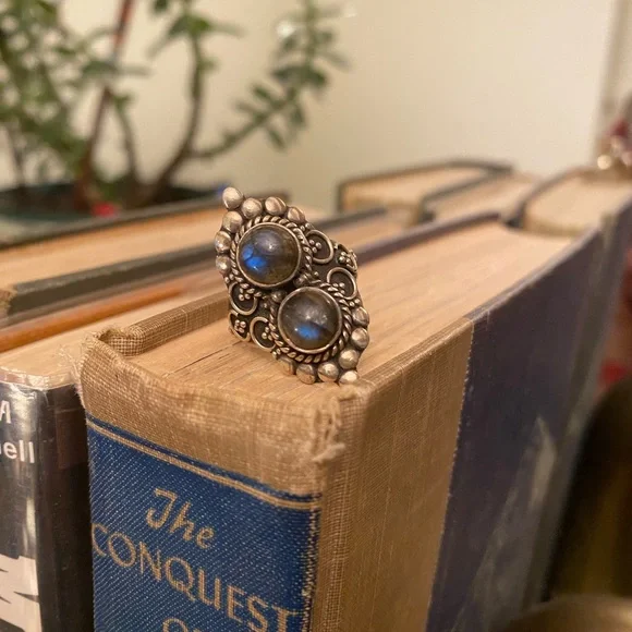 925 Labradorite Ring from Rajasthan - Picture 5 of 12